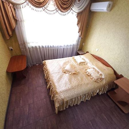 1 Комн Кв Остановка Дворец Спорта Строитель, Рядом С Улицей Химиков Čerkasy Esterno foto
